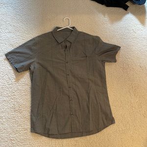 Men’s Lululemon Short Sleeve Button Up - Size Large - Color: Light Green